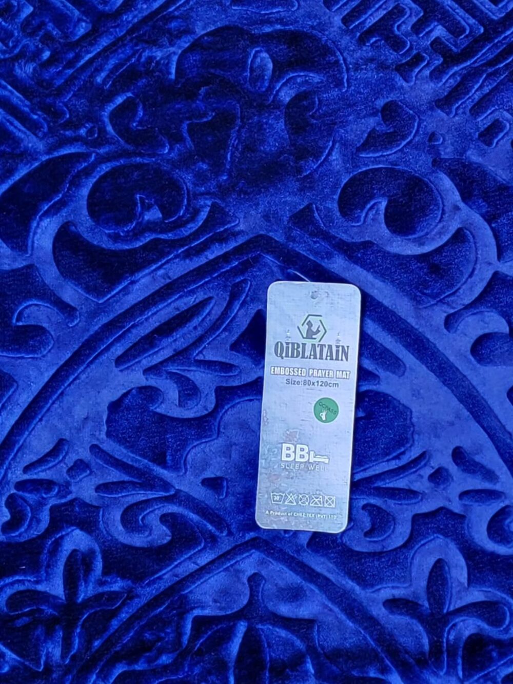 Qiblatain Premium Velvet Prayer Mat – Shiny Blue Mihrab Janamaz3 Qiblatain Premium Velvet Prayer Mat – Shiny Blue Mihrab Janamaz (80 × 120 cm)